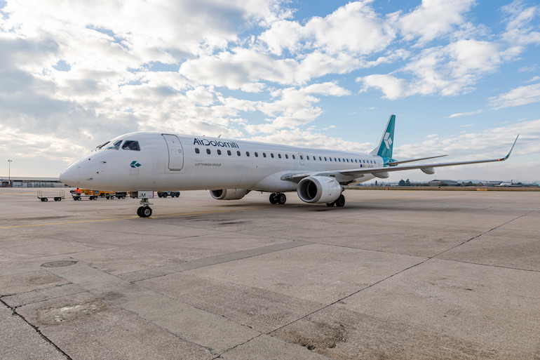Air Dolomiti Airline Flugzeuge Embraer