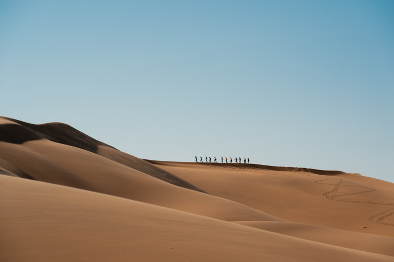 Namibia Namib Expedition Wueste Wanderung Gruppe