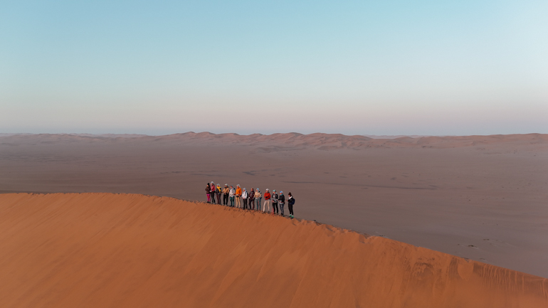 Namibia-Namib-Expedition-Wueste-Wanderung-Sonnenaufgang