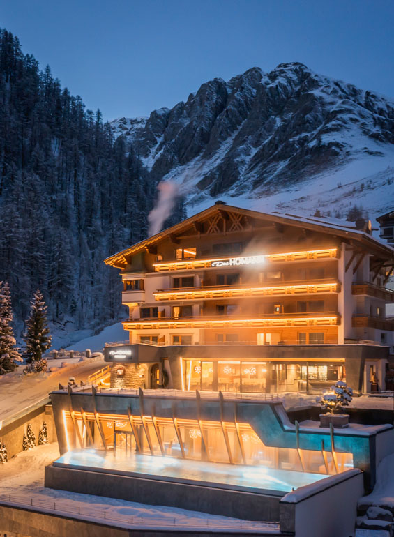 Hotel Homann Samnaun Schweiz Ski Wellness Abends