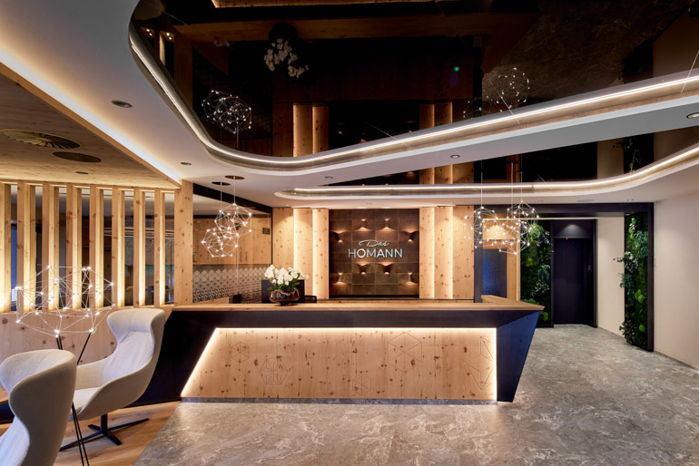 Hotel Homann Samnaun Schweiz Ski Wellness Rezeption