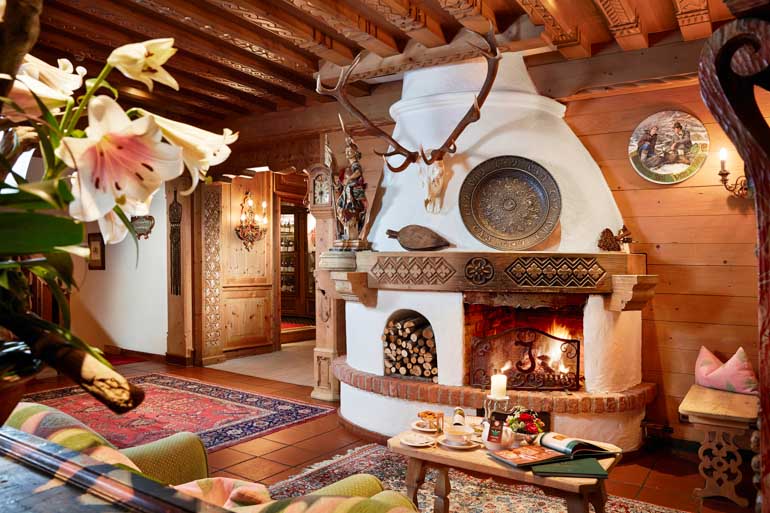Hotel-Jagdhof-Stubaital-Österreich-Porsche-Kamin