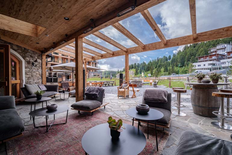 hotel-kornock-turracher-hoehe-alpen-oesterreich-porsche-Halle