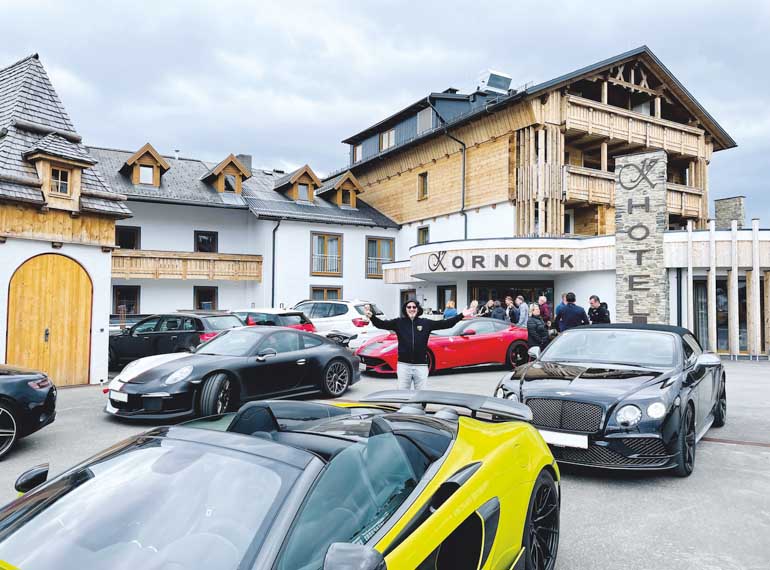 hotel-kornock-turracher-hoehe-alpen-oesterreich-porsche-eingang