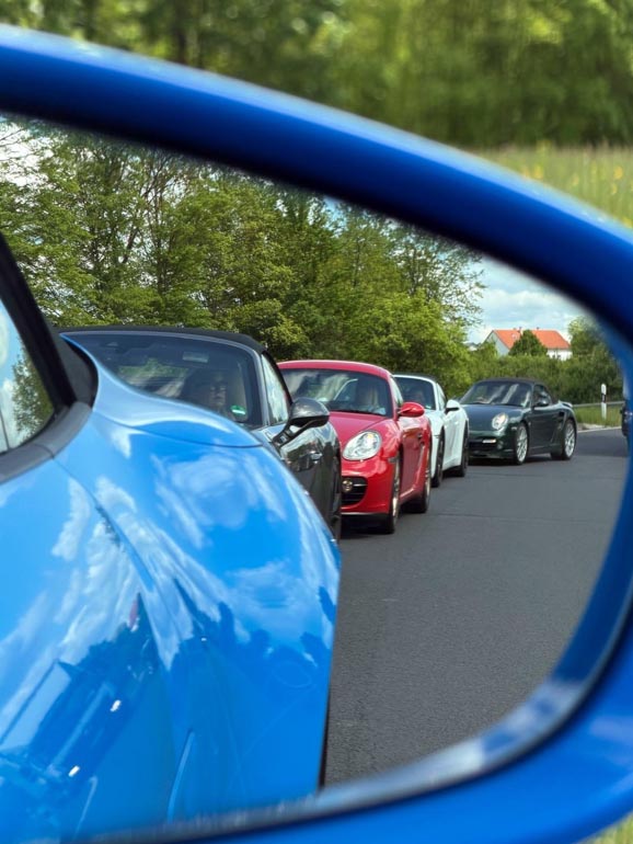 porsche-club-nuernberg-museum-tour-kolonne