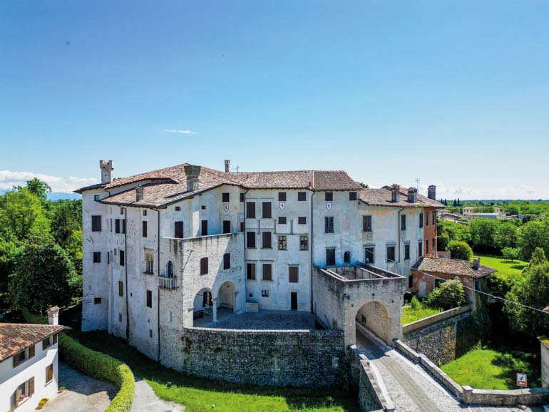 friaul-julisch-venetien-italien-roadtrip-porsche-tour-burg