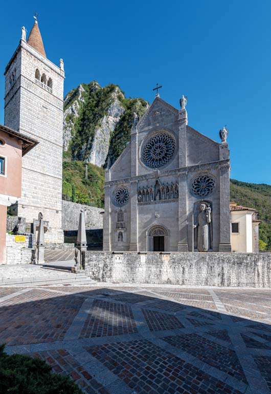friaul-julisch-venetien-italien-roadtrip-porsche-tour-venzone