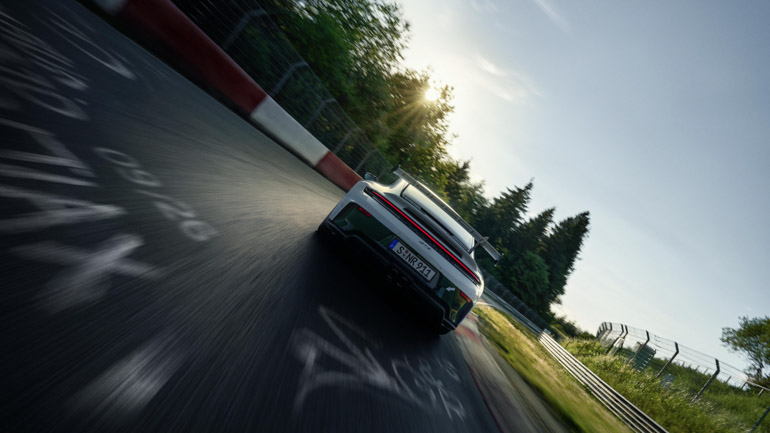 porsche-911-gt3-nuerburgring-auto-sportwagen-gruene Hoelle